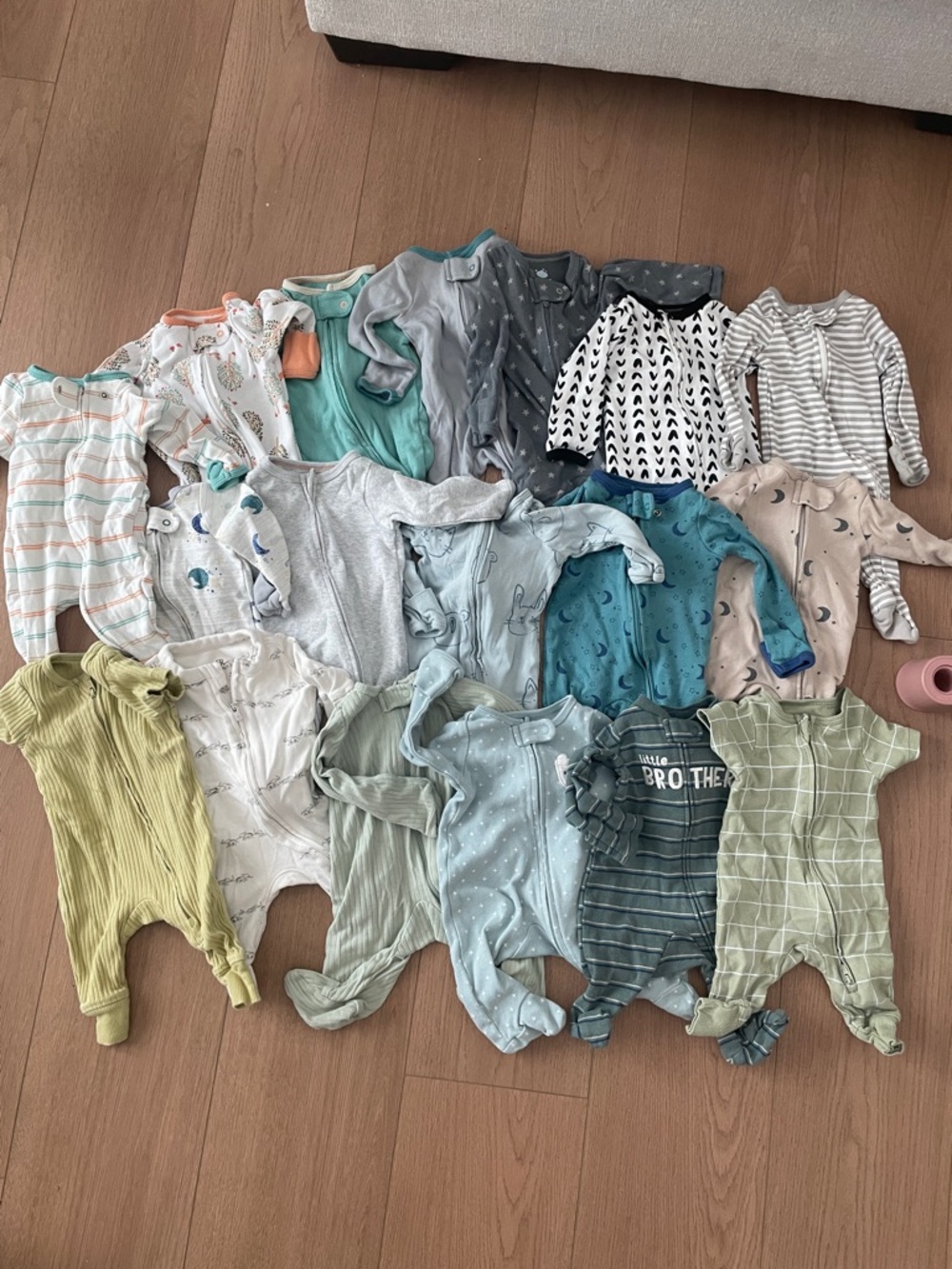 Newborn clothes / sleepers / onesie bundle